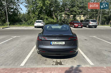 Седан Tesla Model 3 2023 в 