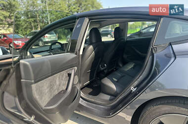 Седан Tesla Model 3 2023 в 
