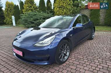 Седан Tesla Model 3 2018 в Львове