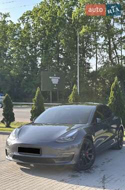 Седан Tesla Model 3 2022 в 