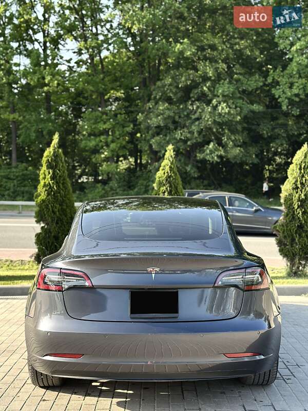 Седан Tesla Model 3 2022 в Тернополе