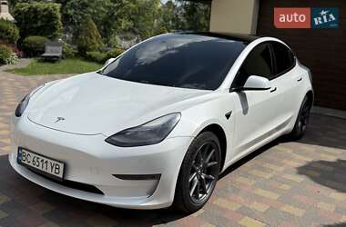 Седан Tesla Model 3 2023 в 