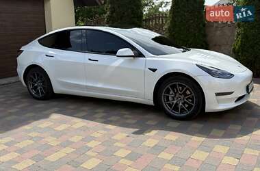 Седан Tesla Model 3 2023 в 