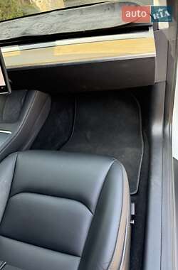Седан Tesla Model 3 2023 в 