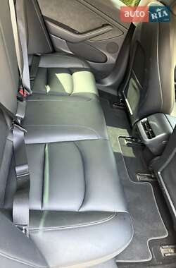 Седан Tesla Model 3 2023 в 