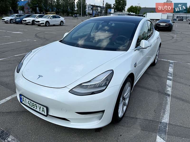 Седан Tesla Model 3 2020 в Киеве