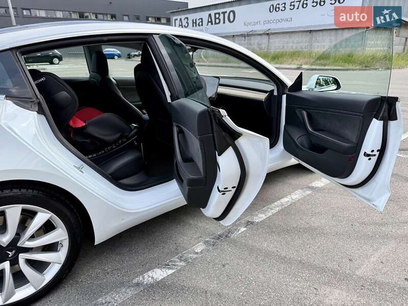 Седан Tesla Model 3 2020 в Киеве