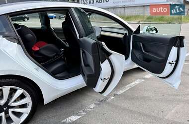 Седан Tesla Model 3 2020 в 