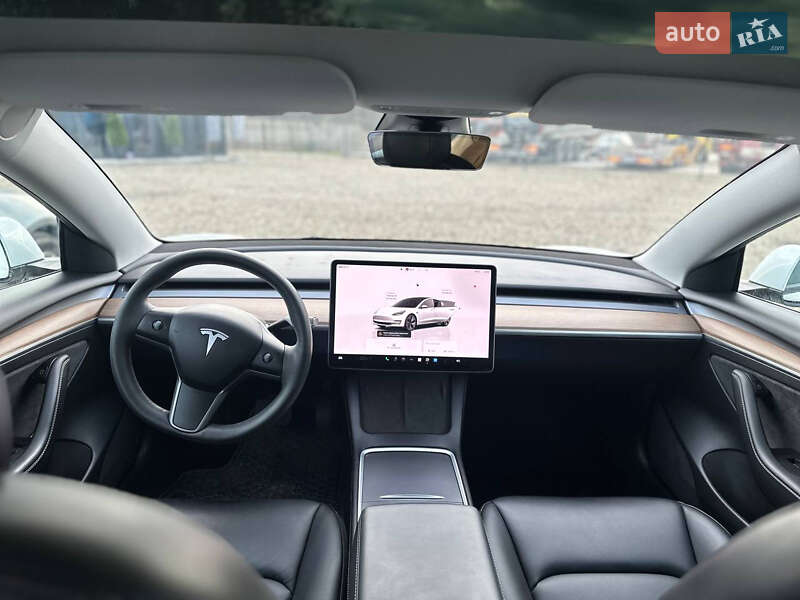 Седан Tesla Model 3 2022 в Львове