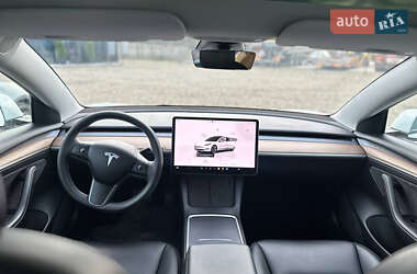 Седан Tesla Model 3 2022 в 