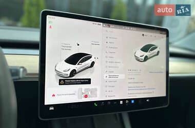 Седан Tesla Model 3 2022 в 