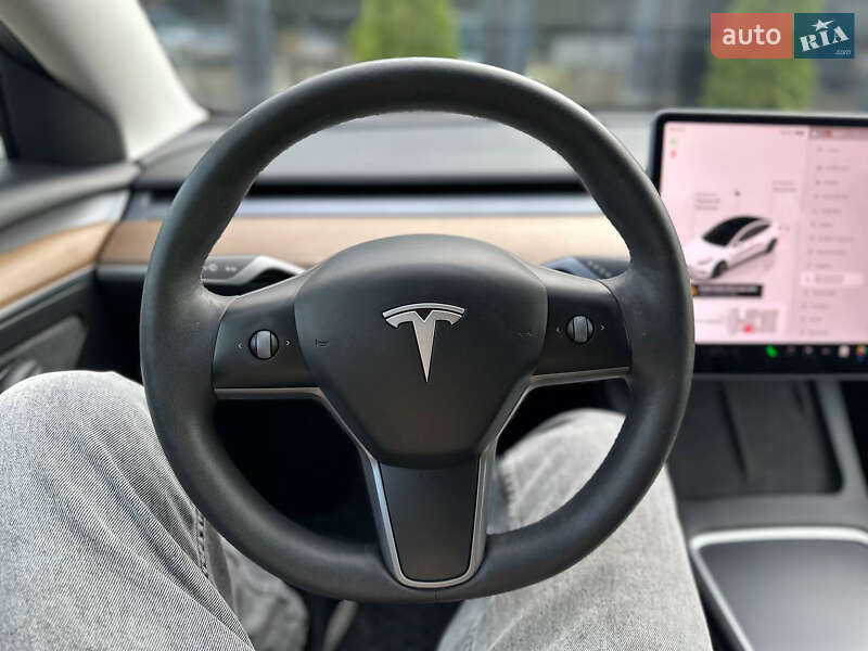 Седан Tesla Model 3 2022 в Львове