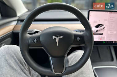 Седан Tesla Model 3 2022 в 