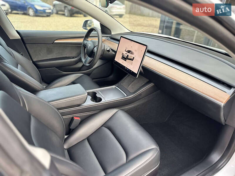 Седан Tesla Model 3 2022 в Львове