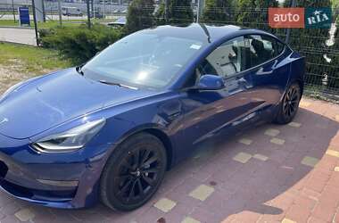 Седан Tesla Model 3 2022 в 