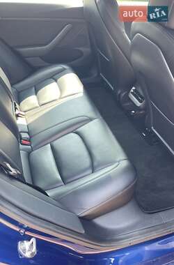 Седан Tesla Model 3 2022 в 