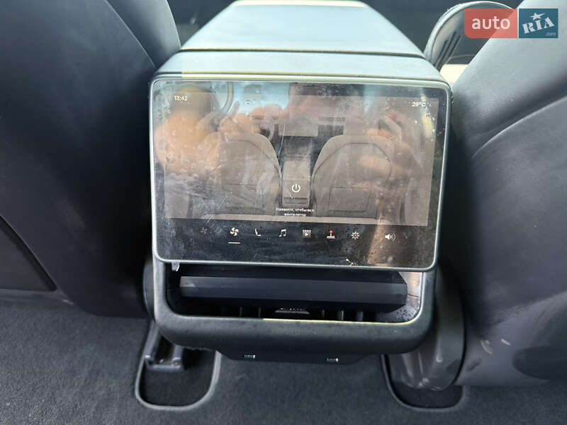 Седан Tesla Model 3 2024 в Кропивницькому