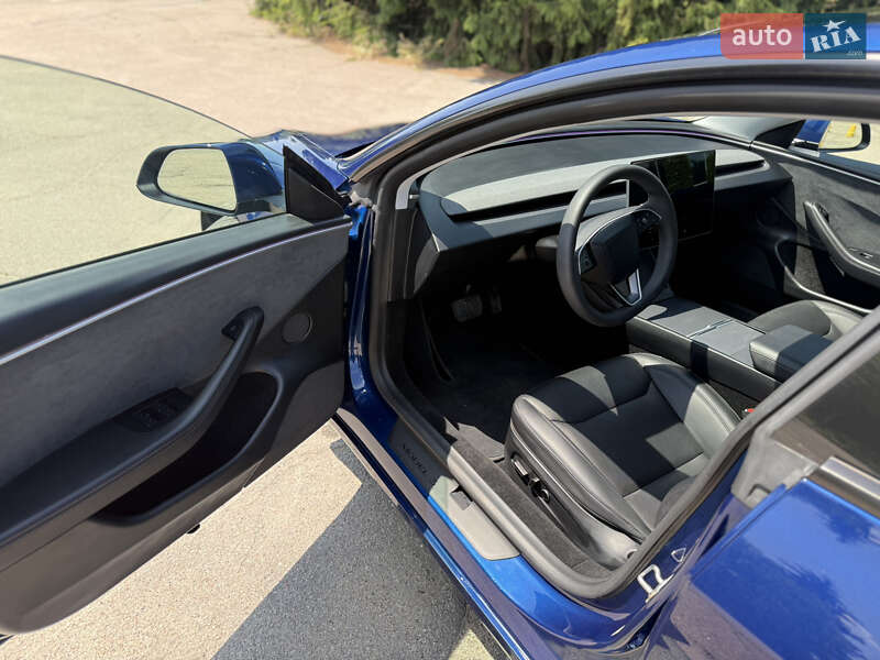 Седан Tesla Model 3 2024 в Кропивницькому
