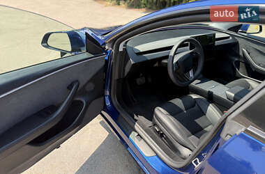 Седан Tesla Model 3 2024 в 