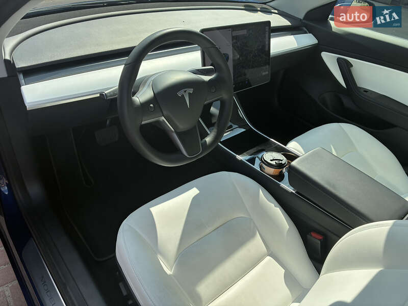 Седан Tesla Model 3 2019 в Шостці