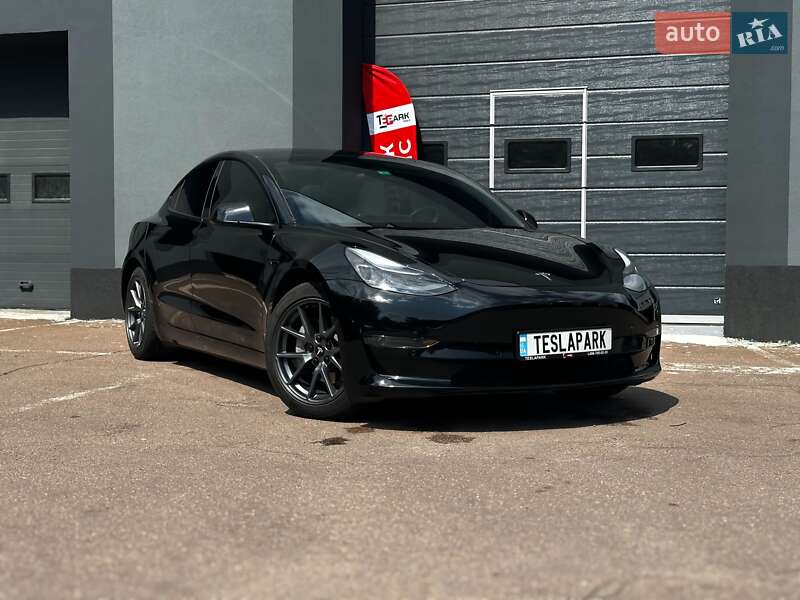 Седан Tesla Model 3 2021 в 