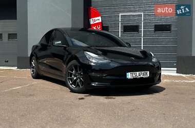 Седан Tesla Model 3 2021 в 