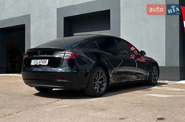 Седан Tesla Model 3 2021 в 