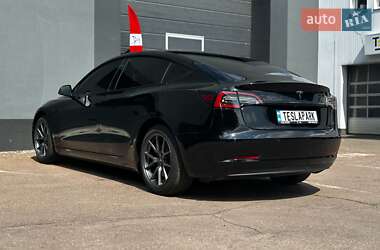 Седан Tesla Model 3 2021 в 