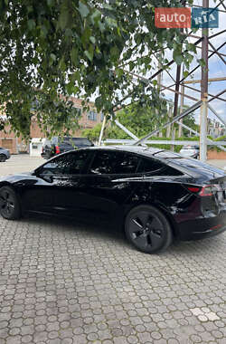 Седан Tesla Model 3 2023 в 