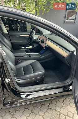 Седан Tesla Model 3 2023 в 