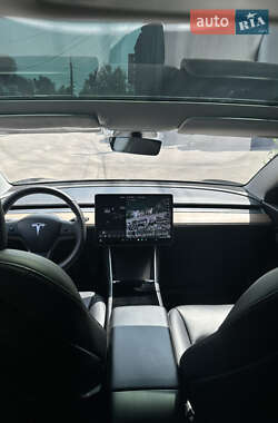 Седан Tesla Model 3 2020 в 