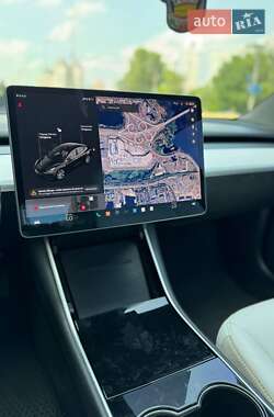 Седан Tesla Model 3 2019 в 