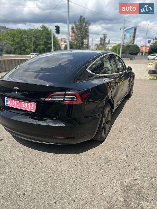 Седан Tesla Model 3 2020 в Ровно