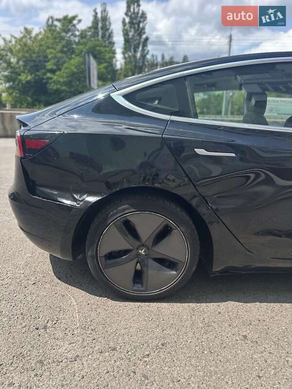 Седан Tesla Model 3 2020 в Ровно