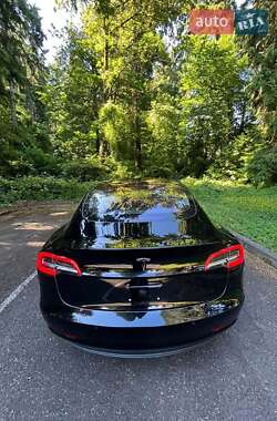 Седан Tesla Model 3 2018 в Луцьку