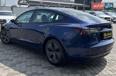 Седан Tesla Model 3 2022 в 