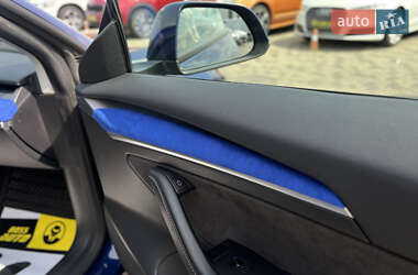Седан Tesla Model 3 2022 в 