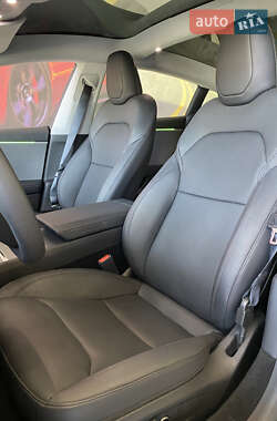 Седан Tesla Model 3 2024 в 