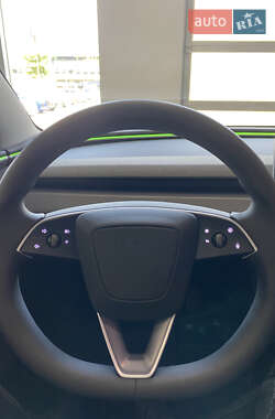 Седан Tesla Model 3 2024 в 
