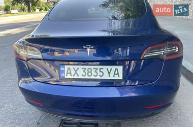 Седан Tesla Model 3 2022 в 