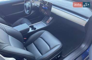Седан Tesla Model 3 2022 в 