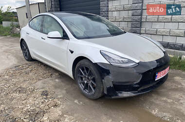 Седан Tesla Model 3 2021 в 