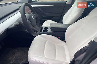 Седан Tesla Model 3 2021 в 