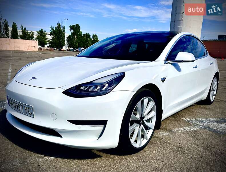 Седан Tesla Model 3 2020 в Києві