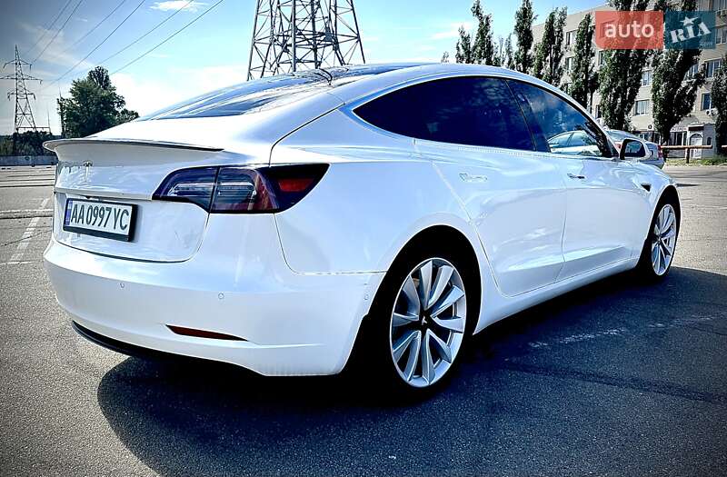 Седан Tesla Model 3 2020 в Києві