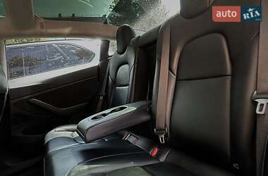 Седан Tesla Model 3 2020 в 