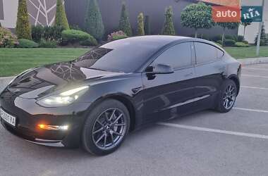 Седан Tesla Model 3 2023 в 