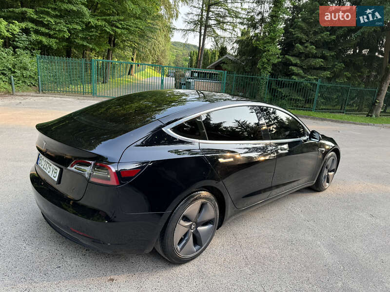 Седан Tesla Model 3 2019 в Львові