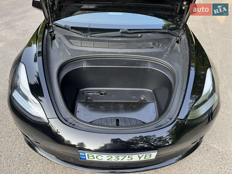 Седан Tesla Model 3 2019 в Львові
