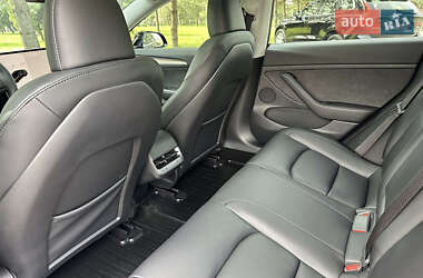 Седан Tesla Model 3 2023 в 